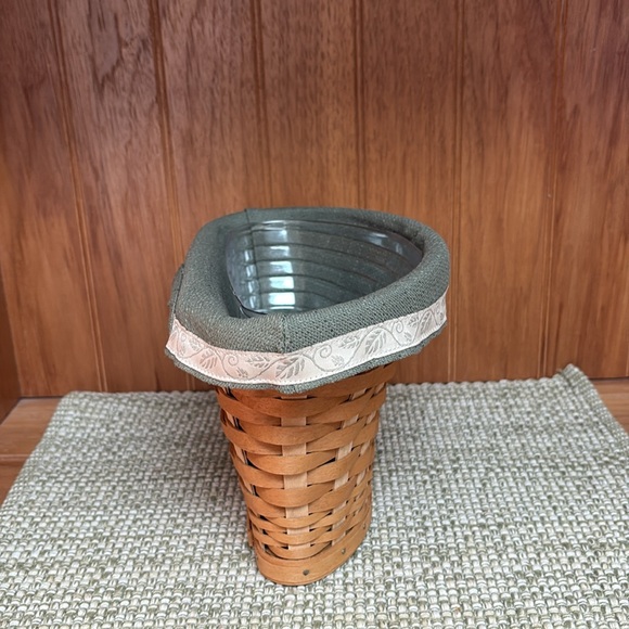 Longaberger 2005 Wrought Iron Hanger Wall Vase Basket w/Orotector & Liner - Picture 6 of 12